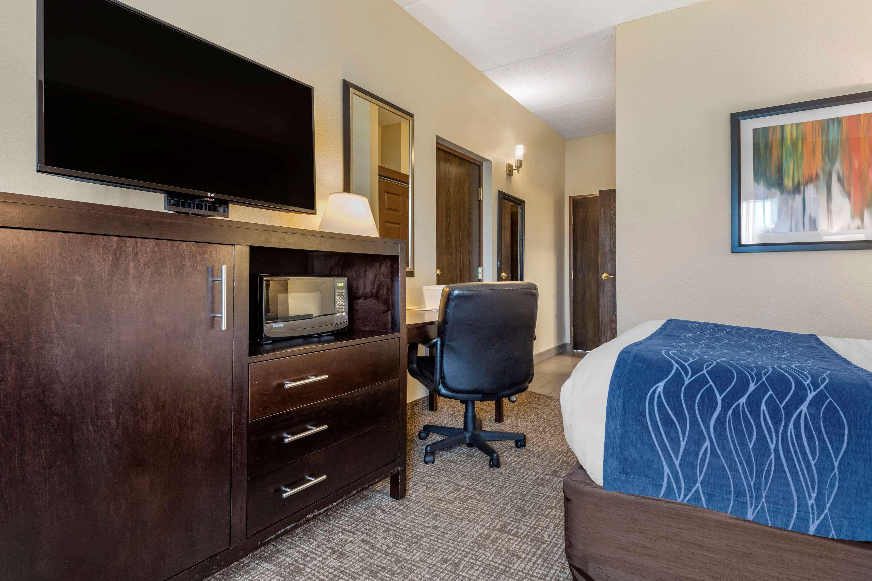 Comfort Inn & Suites Батлер Экстерьер фото