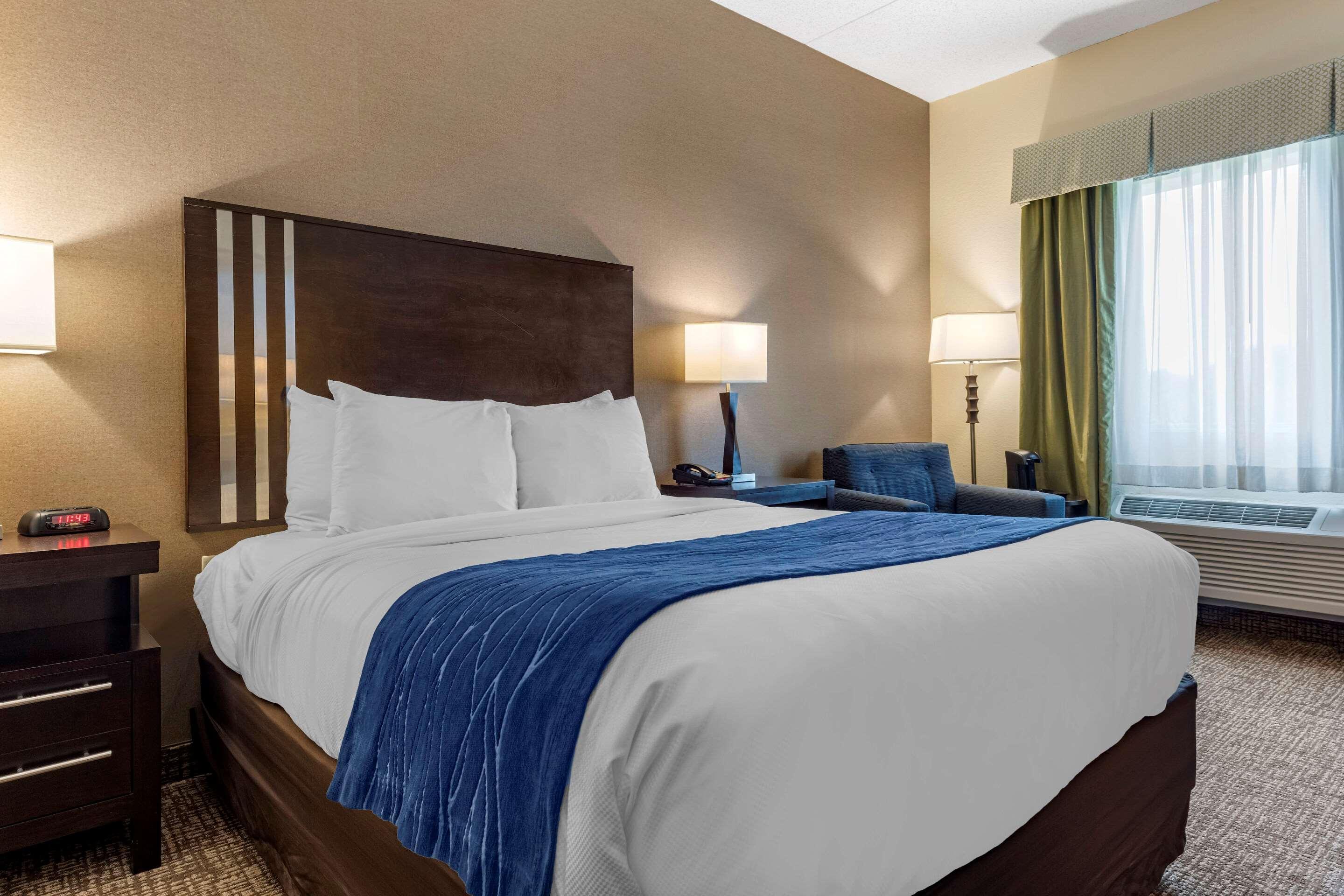 Comfort Inn & Suites Батлер Экстерьер фото