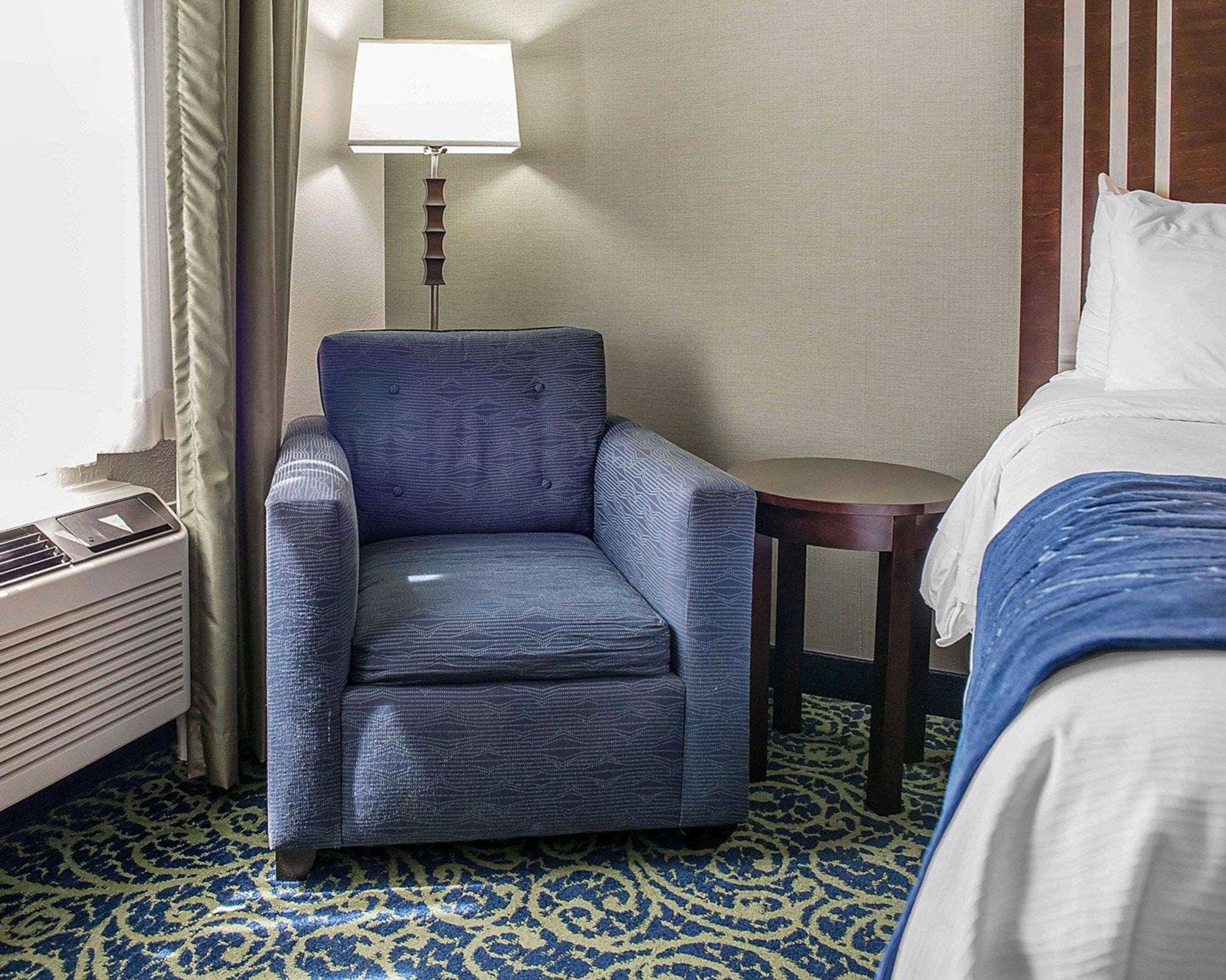 Comfort Inn & Suites Батлер Экстерьер фото