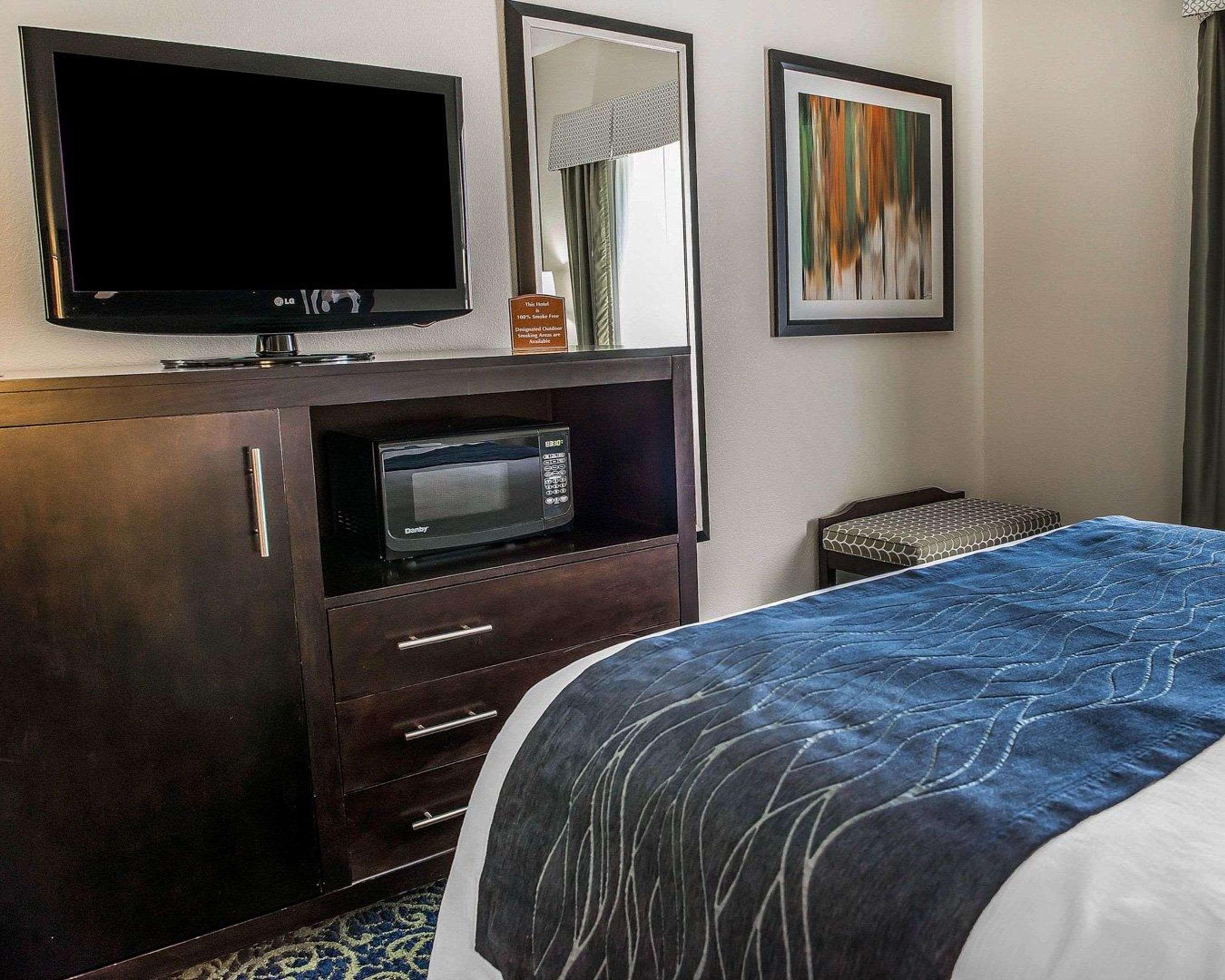 Comfort Inn & Suites Батлер Экстерьер фото