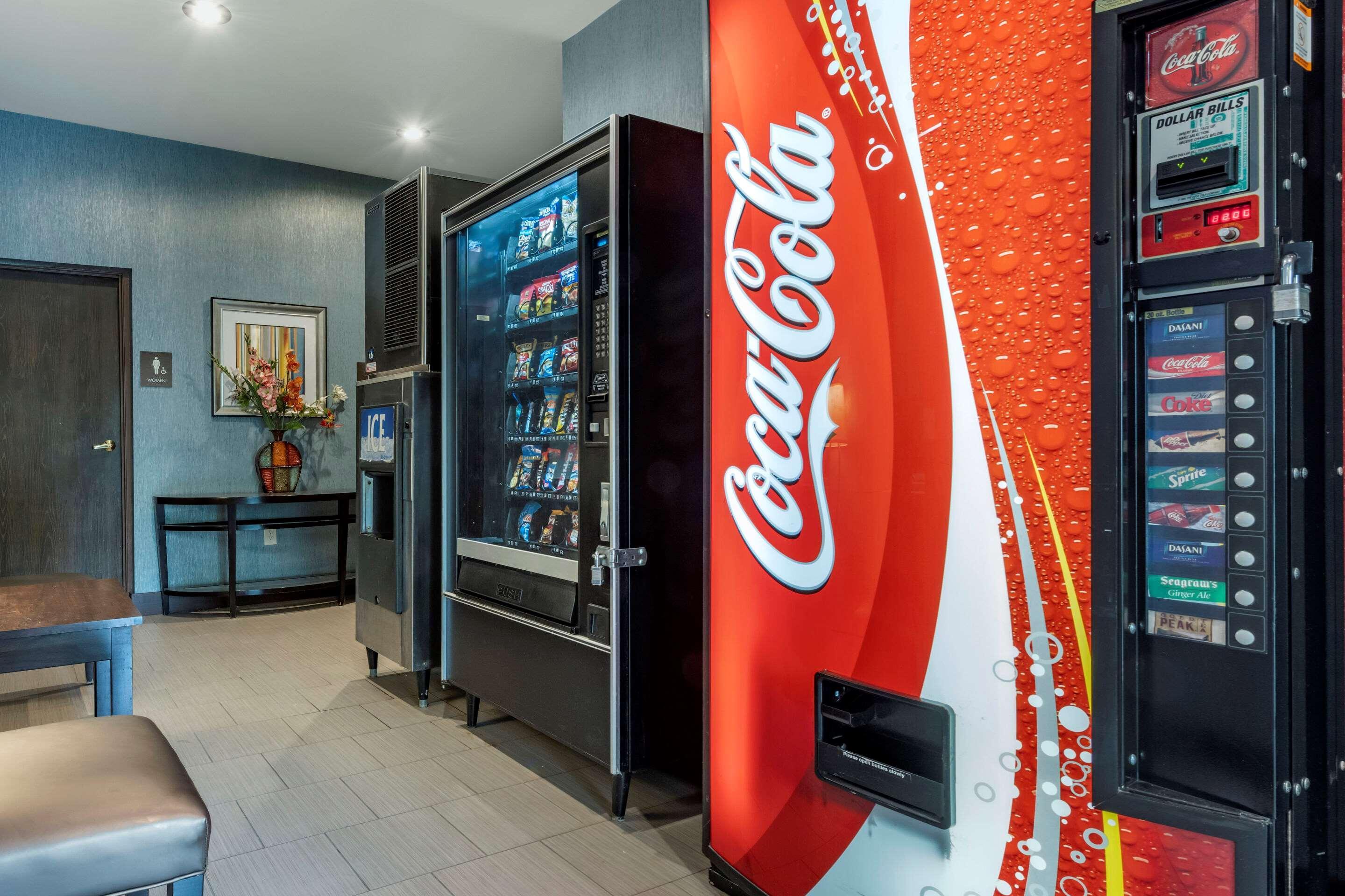 Comfort Inn & Suites Батлер Экстерьер фото