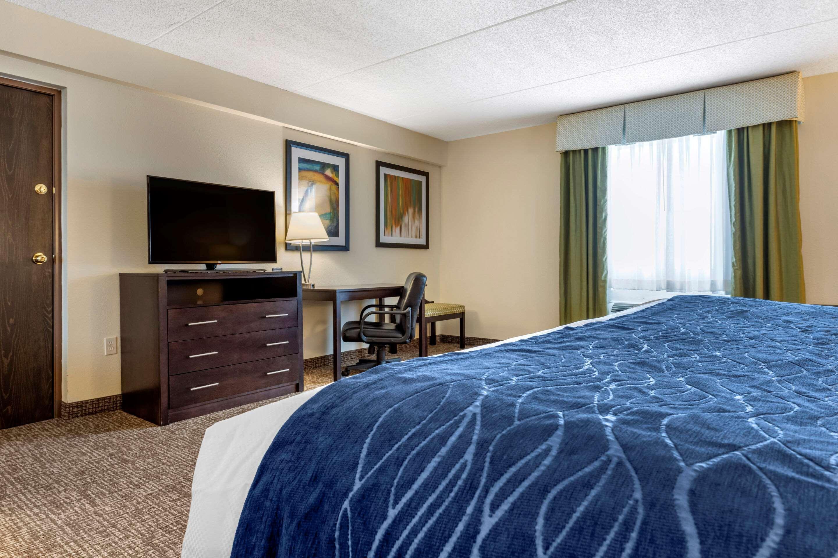 Comfort Inn & Suites Батлер Экстерьер фото