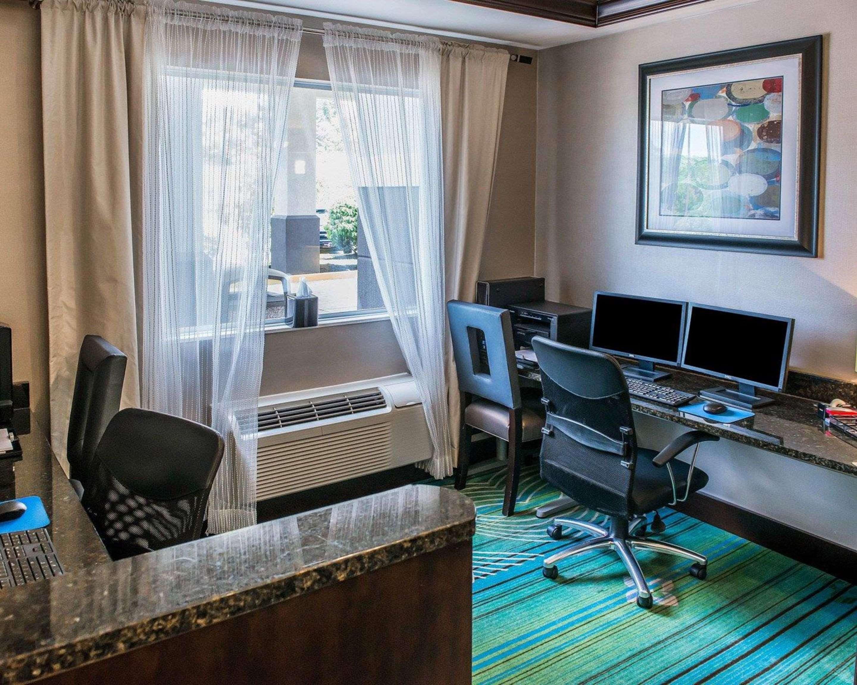 Comfort Inn & Suites Батлер Экстерьер фото