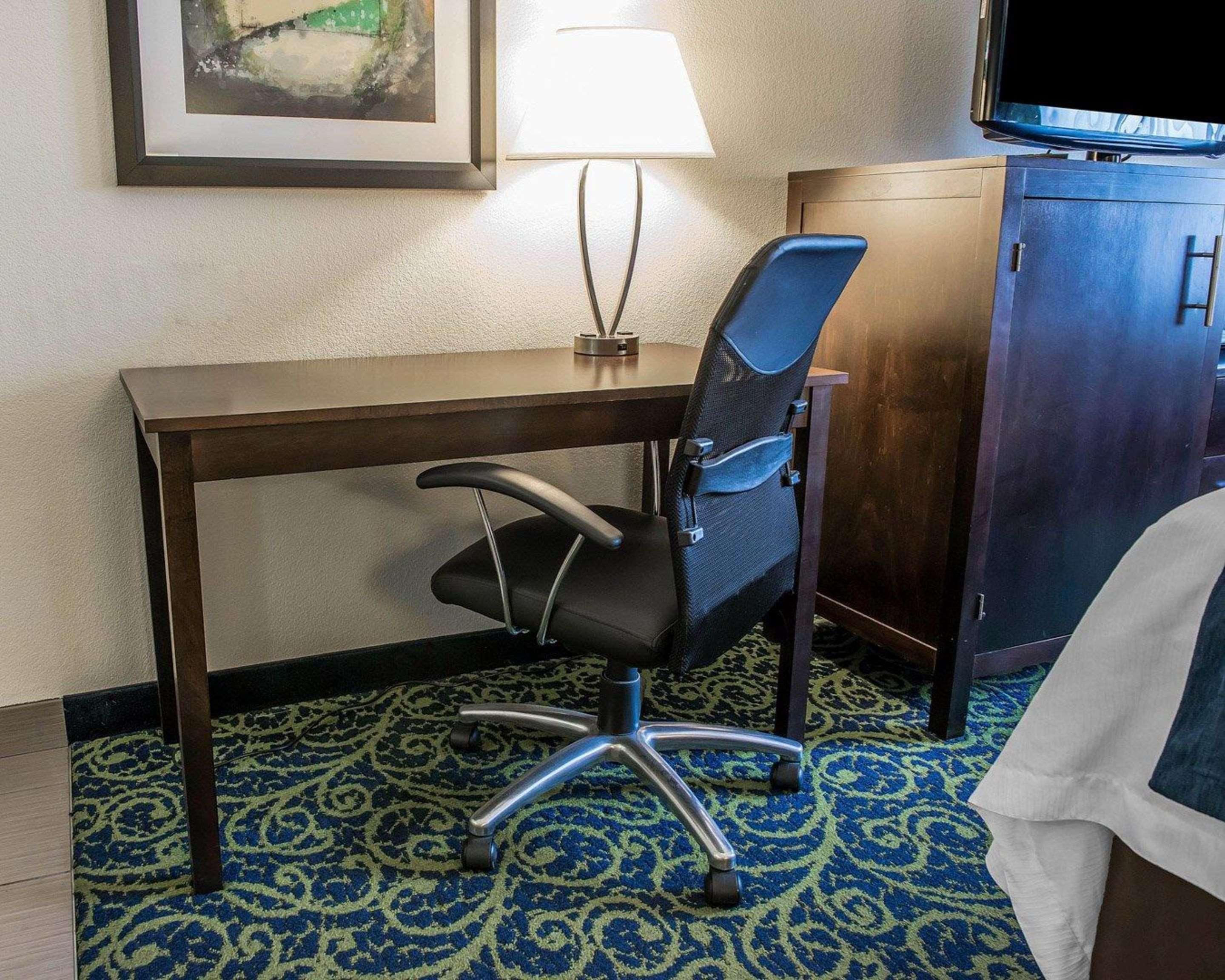 Comfort Inn & Suites Батлер Экстерьер фото