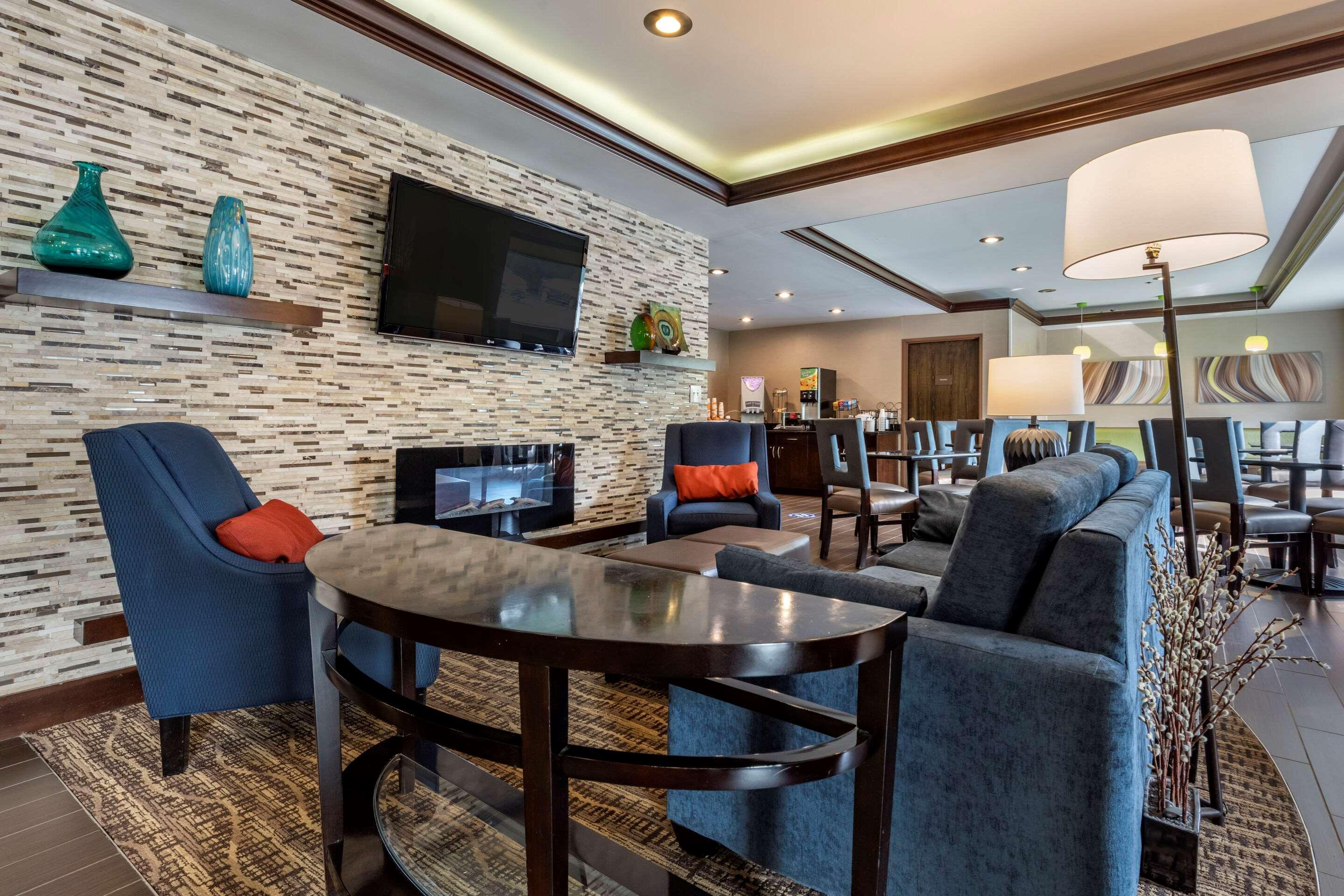 Comfort Inn & Suites Батлер Экстерьер фото
