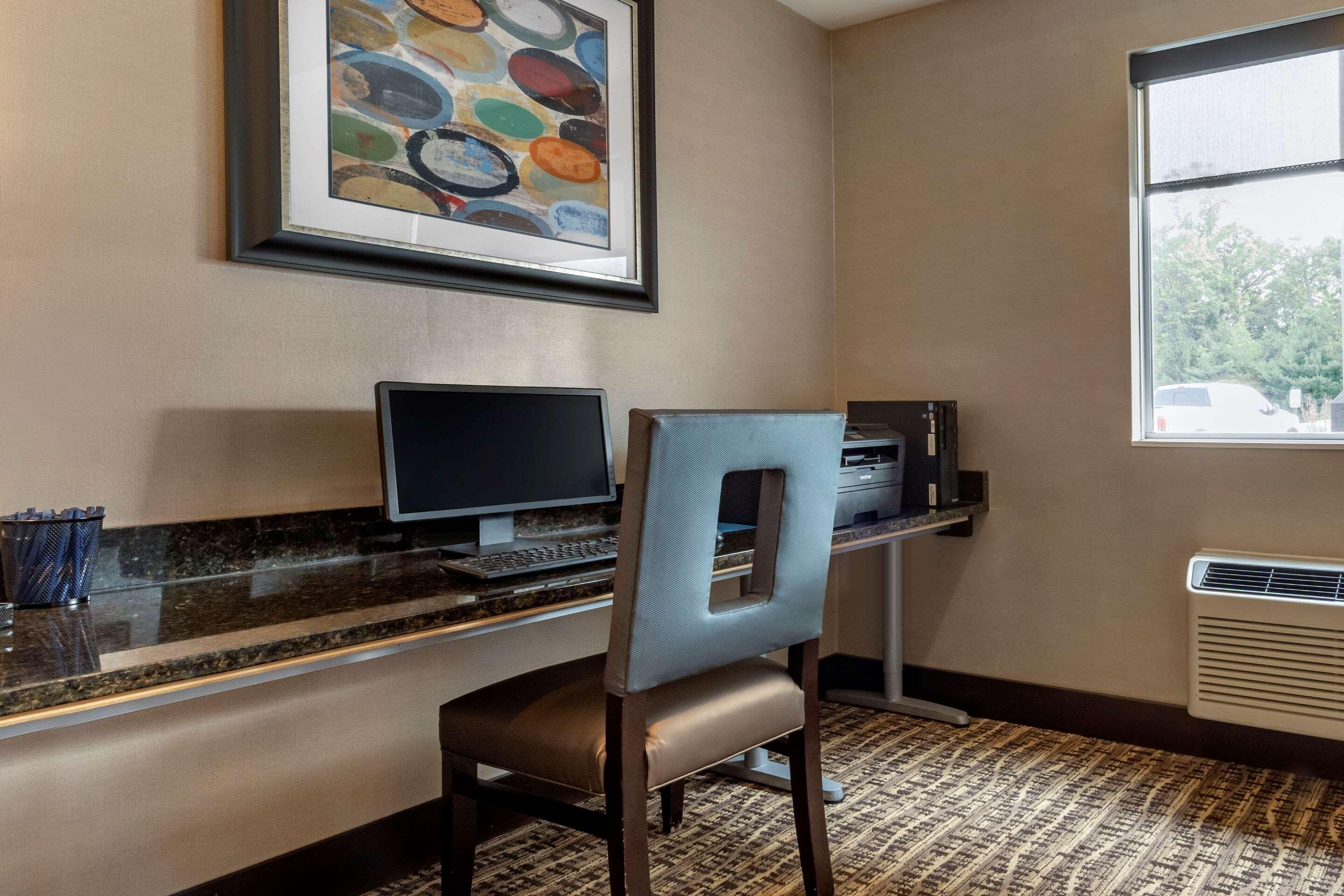 Comfort Inn & Suites Батлер Экстерьер фото