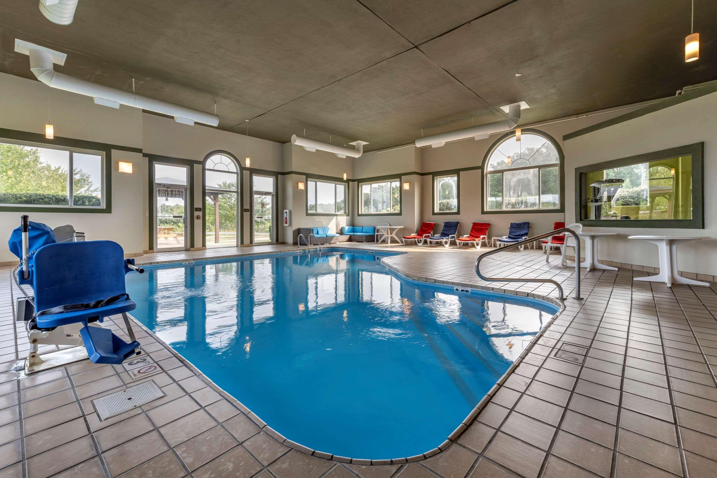 Comfort Inn & Suites Батлер Экстерьер фото