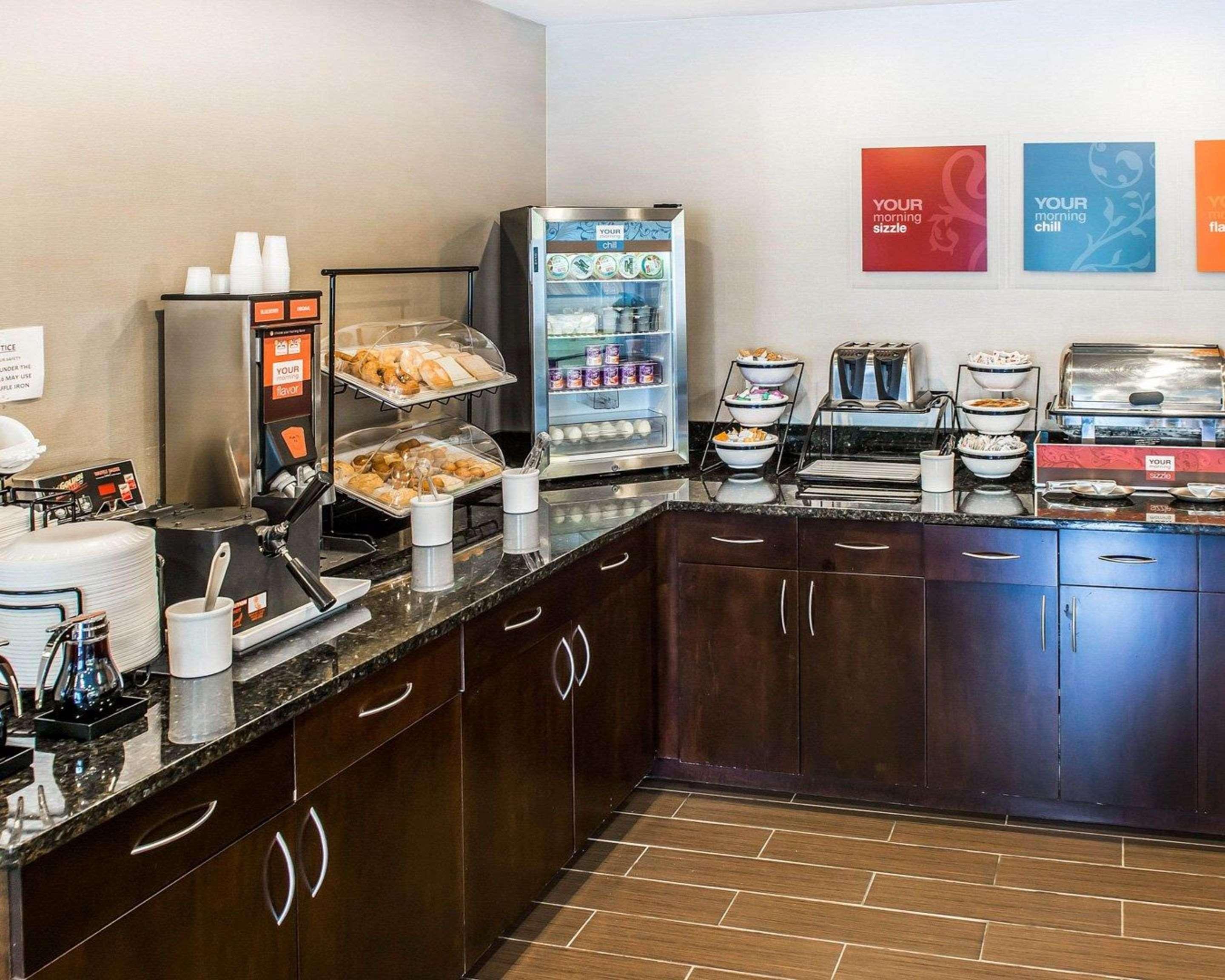 Comfort Inn & Suites Батлер Экстерьер фото