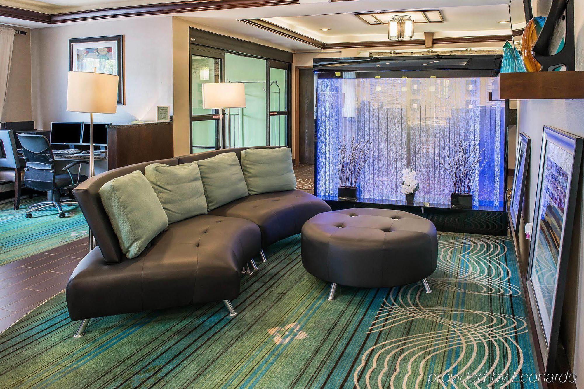 Comfort Inn & Suites Батлер Экстерьер фото