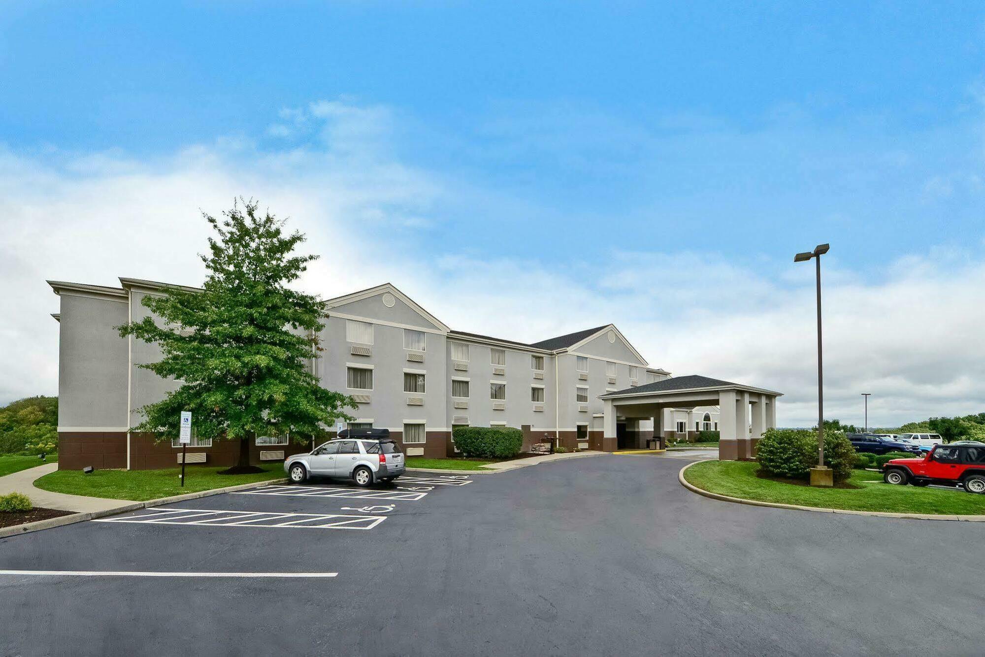 Comfort Inn & Suites Батлер Экстерьер фото