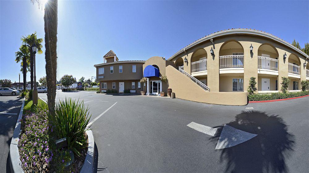 Comfort Inn & Suites Батлер Экстерьер фото