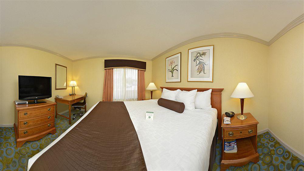 Comfort Inn & Suites Батлер Экстерьер фото